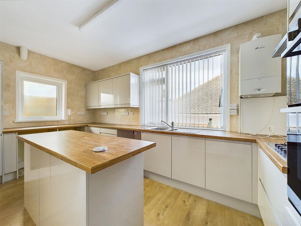 Property photo 3 of 21 Kitchen.Jpg