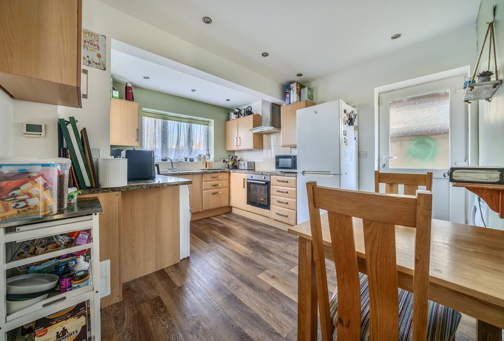 Property photo 1 of 15 1396101-4-695E4c6...