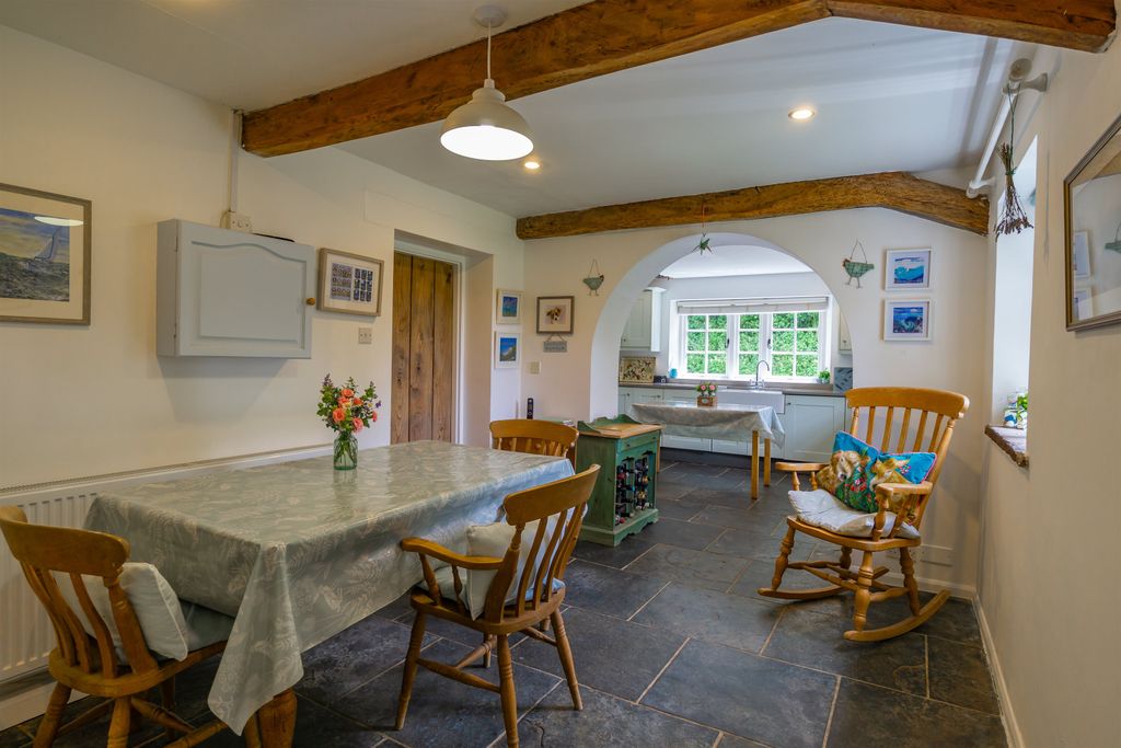 Property photo 2 of 25