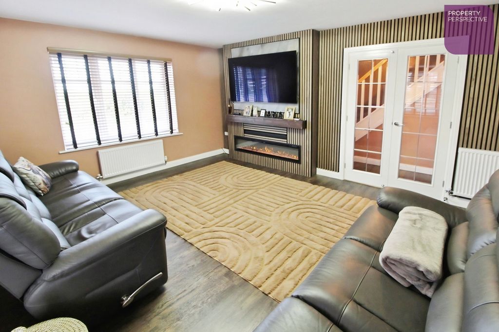 Property photo 2 of 20 Lounge