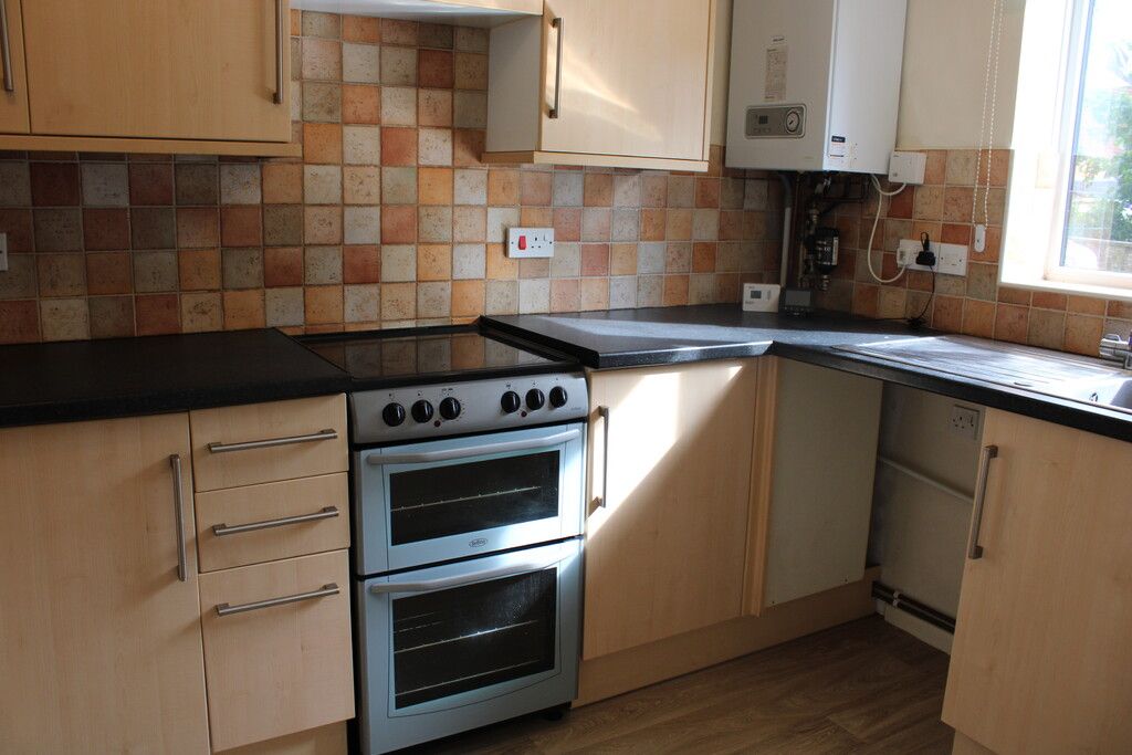 Property photo 2 of 7 Kitchen