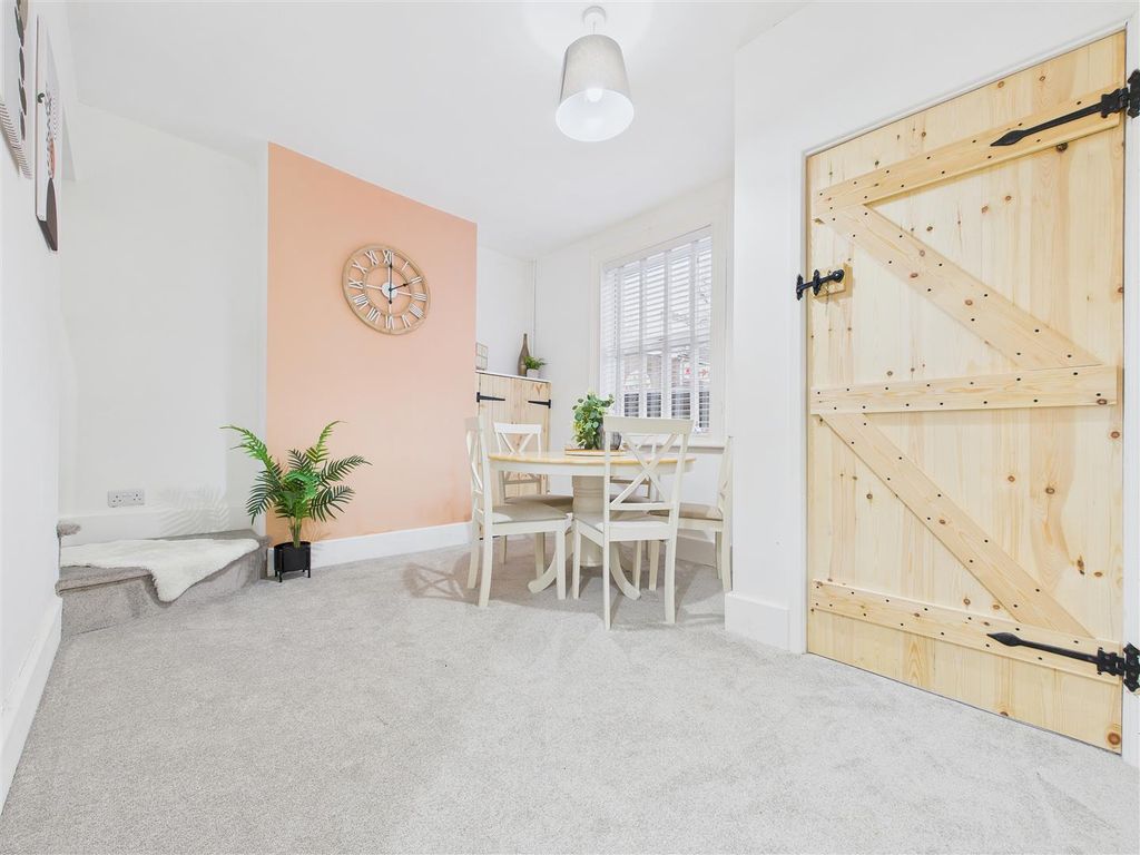 Property photo 2 of 15 Cam01407G0-Pr0050-Still012.Jpg