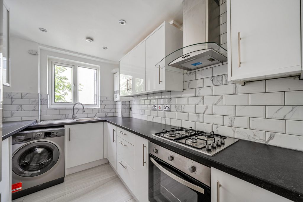 Property photo 3 of 16 Kitchen