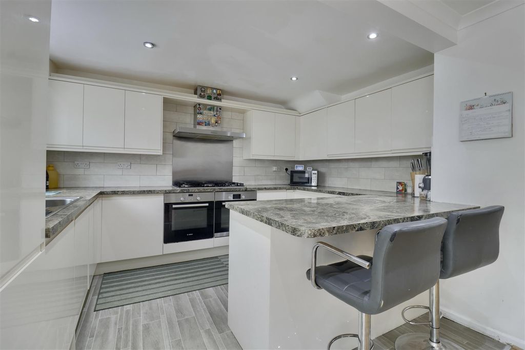 Property photo 3 of 18 Eeb302Df-Dcfc-458C-B891-5845Fdf6066B_1_201_A.Jpeg