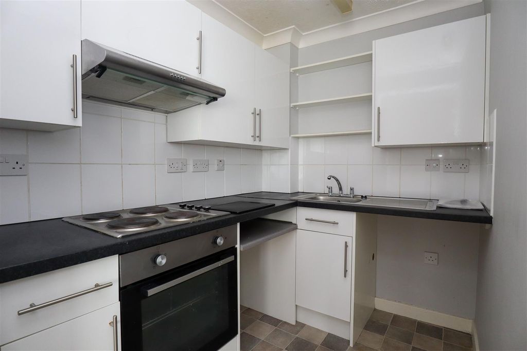 Property photo 3 of 7 Kitchen