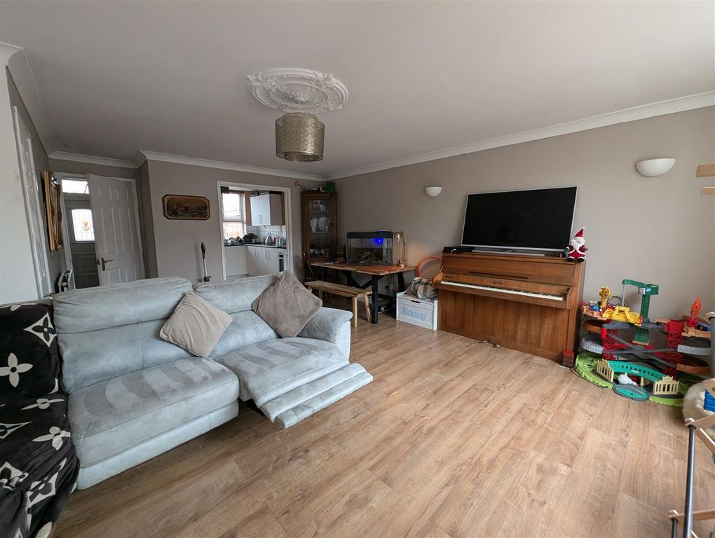 Property photo 2 of 10 Lounge/Dining Room