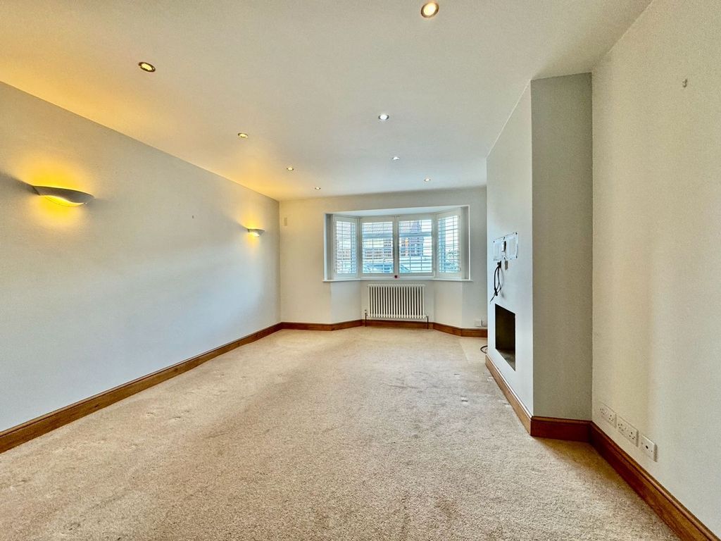 Property photo 3 of 26