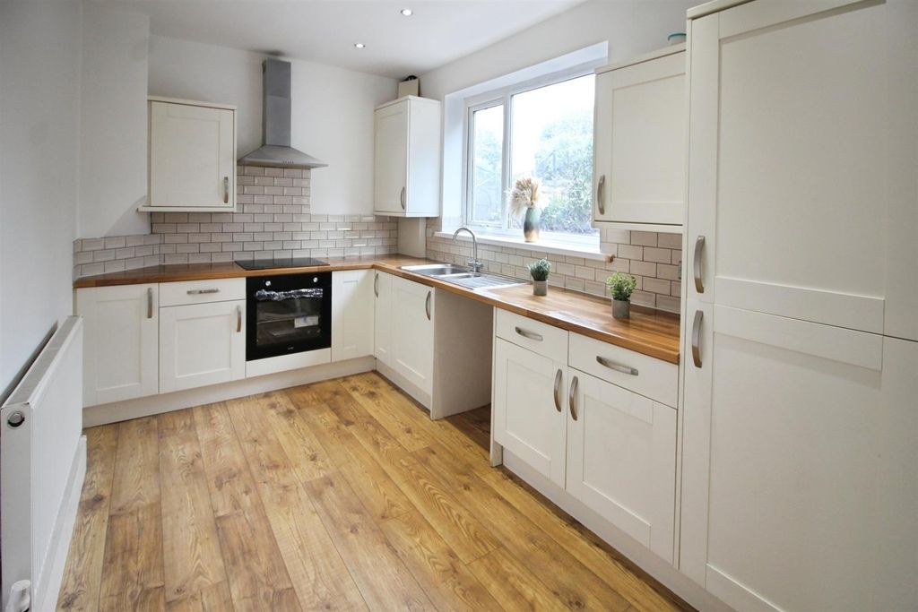 Property photo 3 of 12 Kitchen/Dining