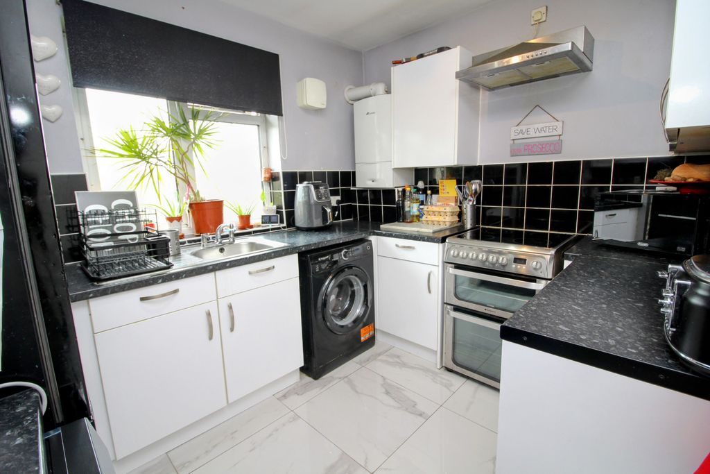 Property photo 2 of 18 Kitchen