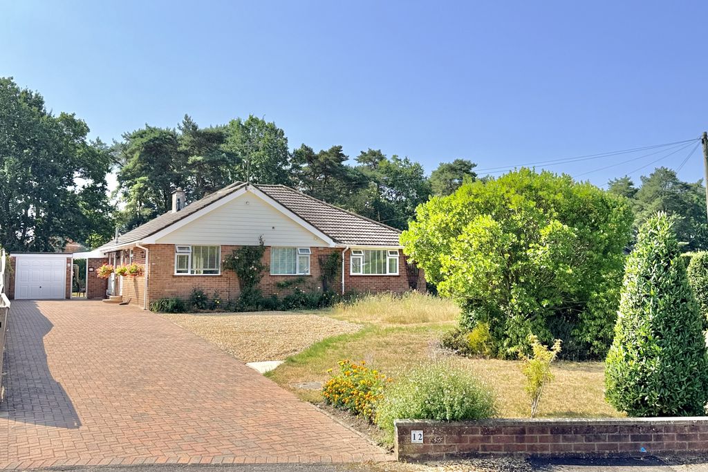 Property photo 1 of 27 4 Bed Detached Bungalow Ashley Heath