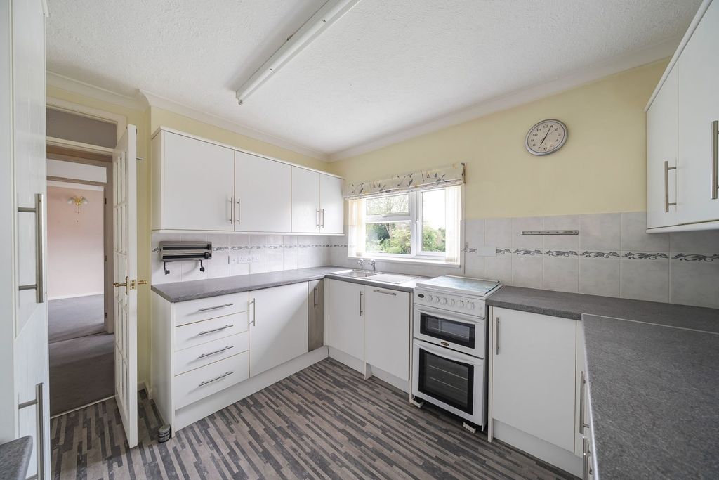 Property photo 2 of 19 Kitchen