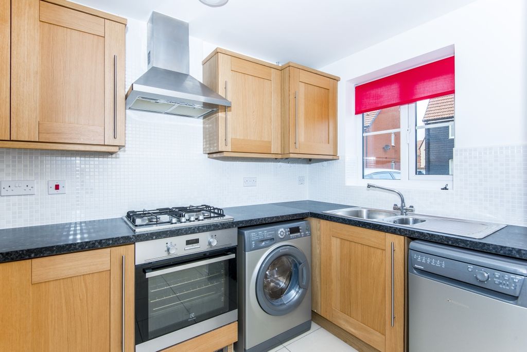 Property photo 3 of 7 Kitchen3