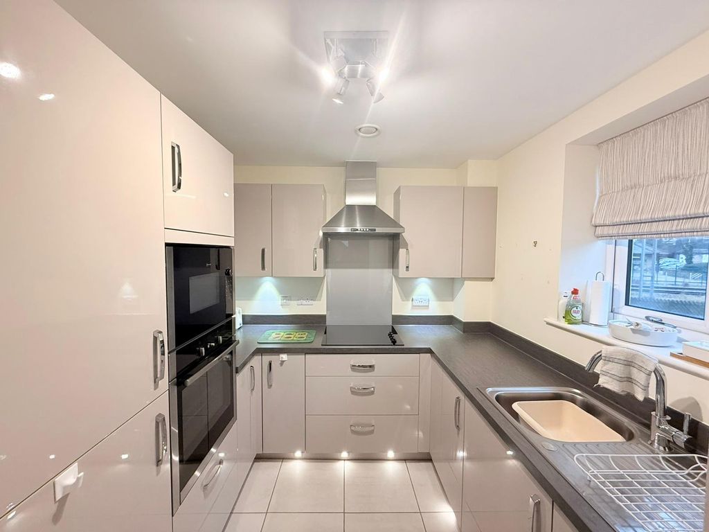 Property photo 2 of 16 Picture No. 27