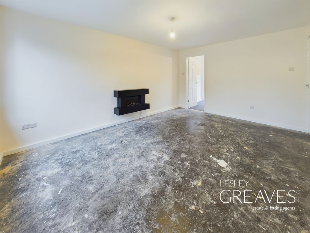 Property photo 3 of 10 Living Room