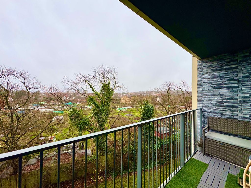 Property photo 3 of 11 Balcony