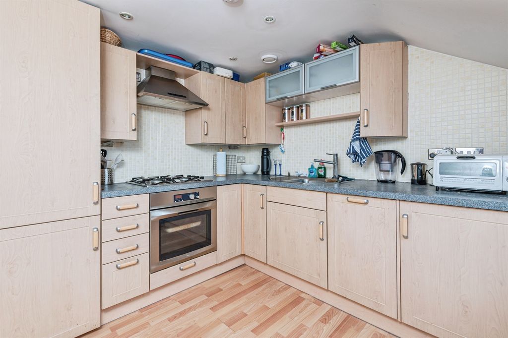 Property photo 2 of 17