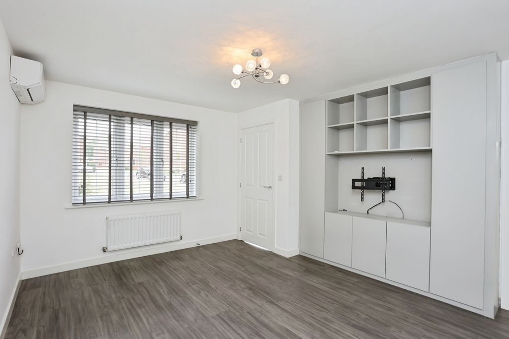 Property photo 2 of 17 Photo