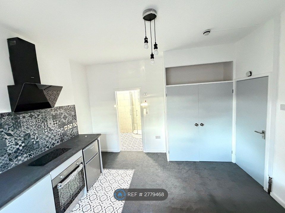 Property photo 2 of 34