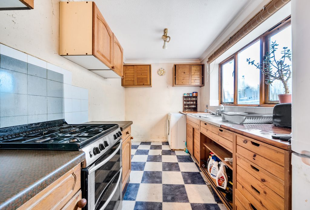 Property photo 2 of 12 1384764-1-6945277...