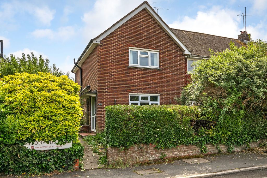 Property photo 1 of 11