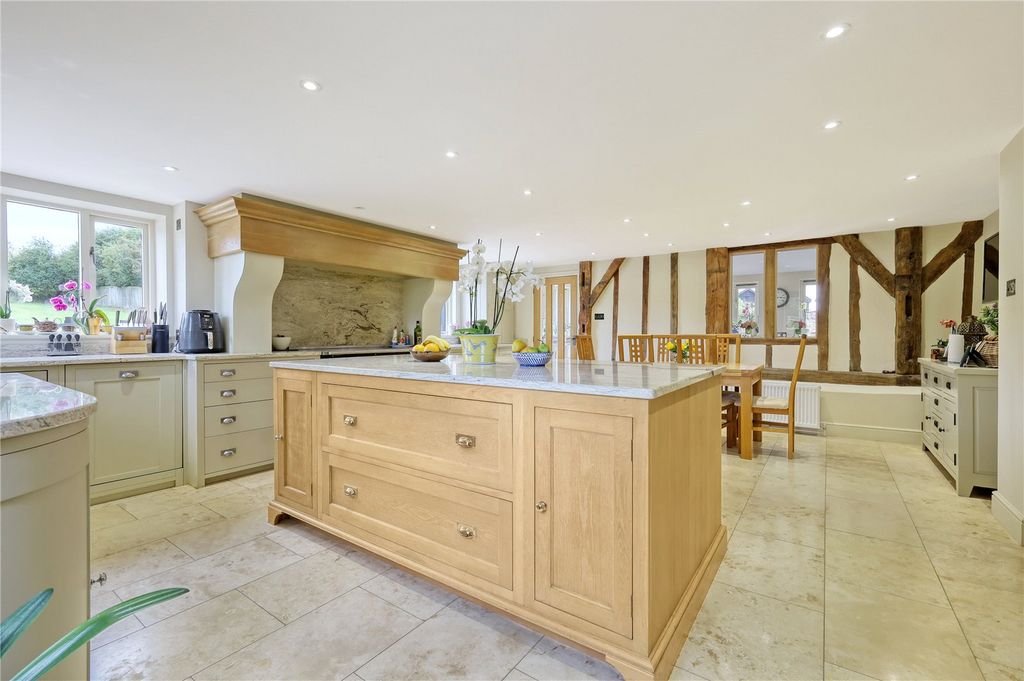Property photo 2 of 22 Kitchen/Breakfast