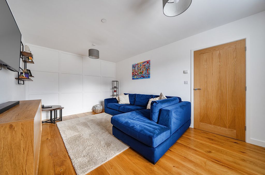 Property photo 3 of 23 1421289-13-699F26...