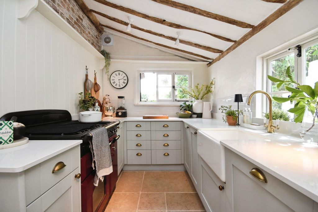 Property photo 1 of 18 Cottage Kitchen