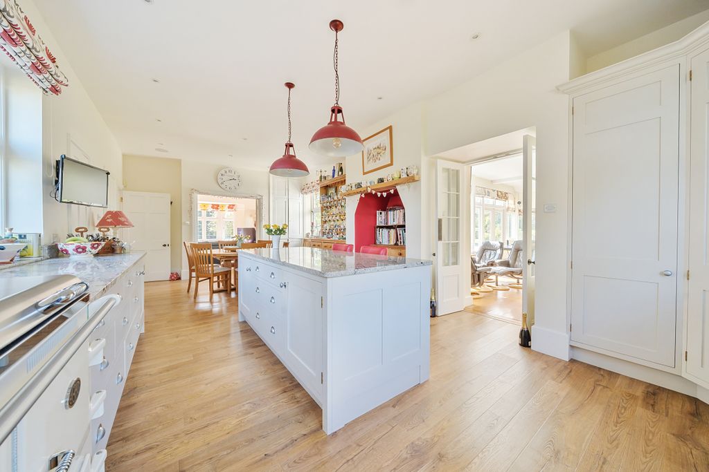 Property photo 2 of 41 Kitchen / Breakfast Room