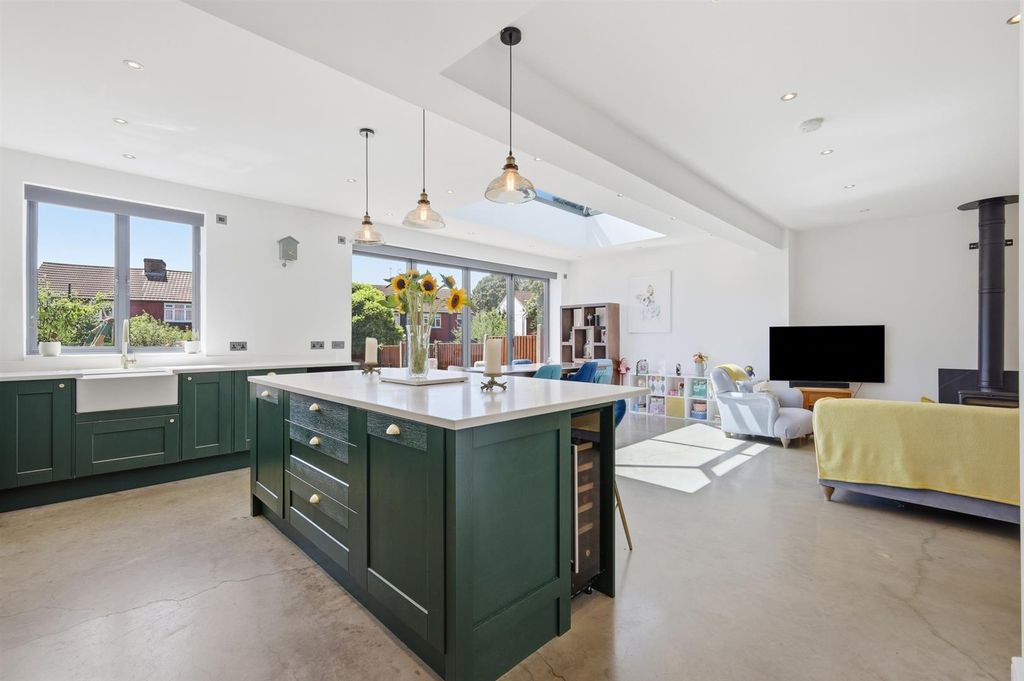 Property photo 2 of 31 Open Plan Living/Kitchen//Dining Area