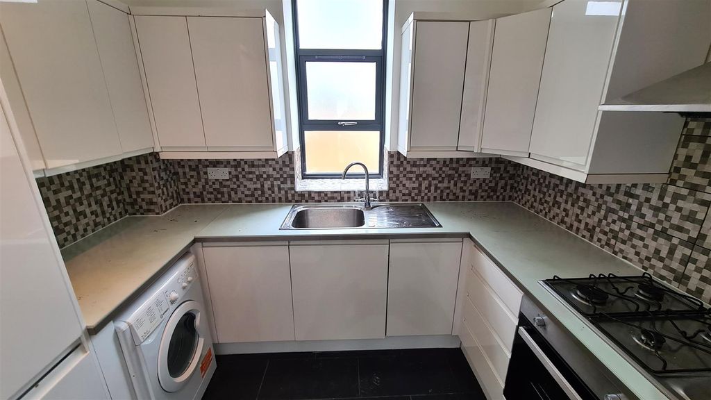 Property photo 3 of 24 Kitchen