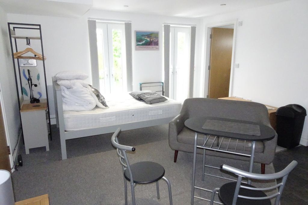 Property photo 1 of 12 Bedroom