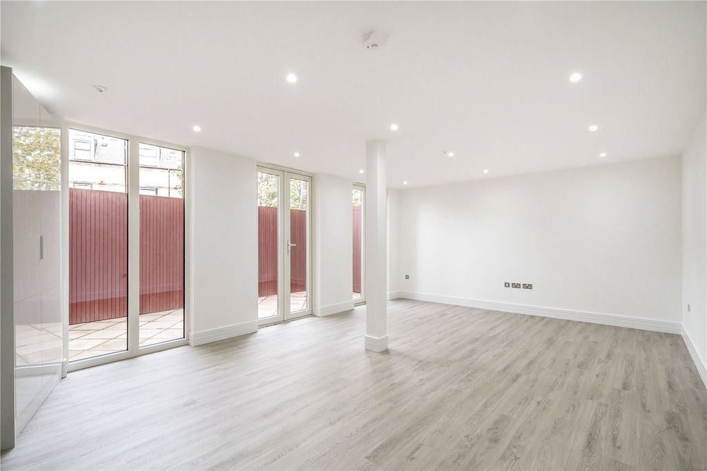 Property photo 3 of 8 Picture No. 06