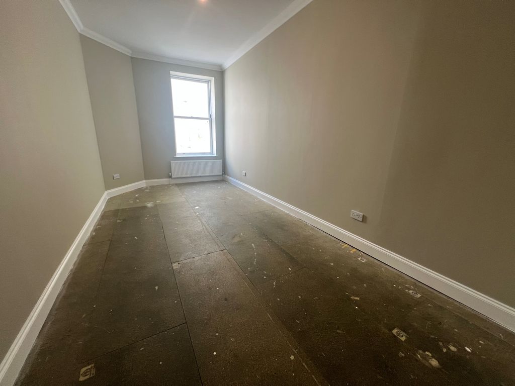 Property photo 3 of 7 Bedroom 1