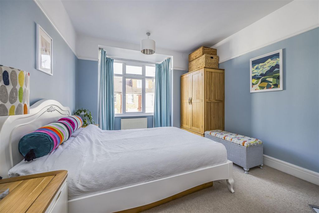 Property photo 3 of 24 4 Colebrook Avenue, Baffins-Porticomarketing-Soldb