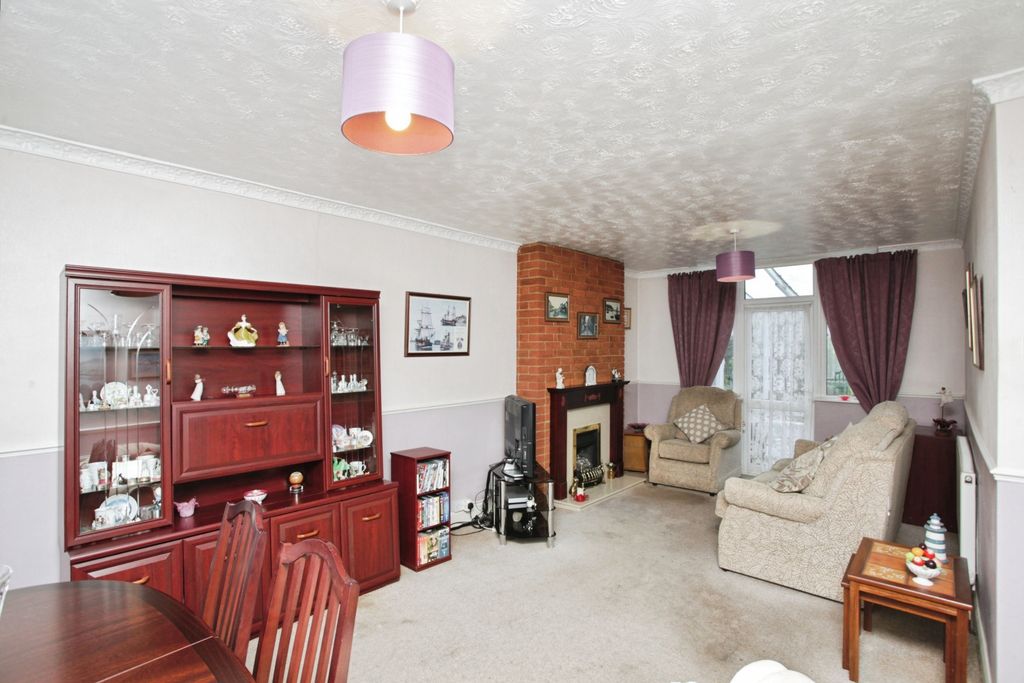 Property photo 3 of 15 Dining Area