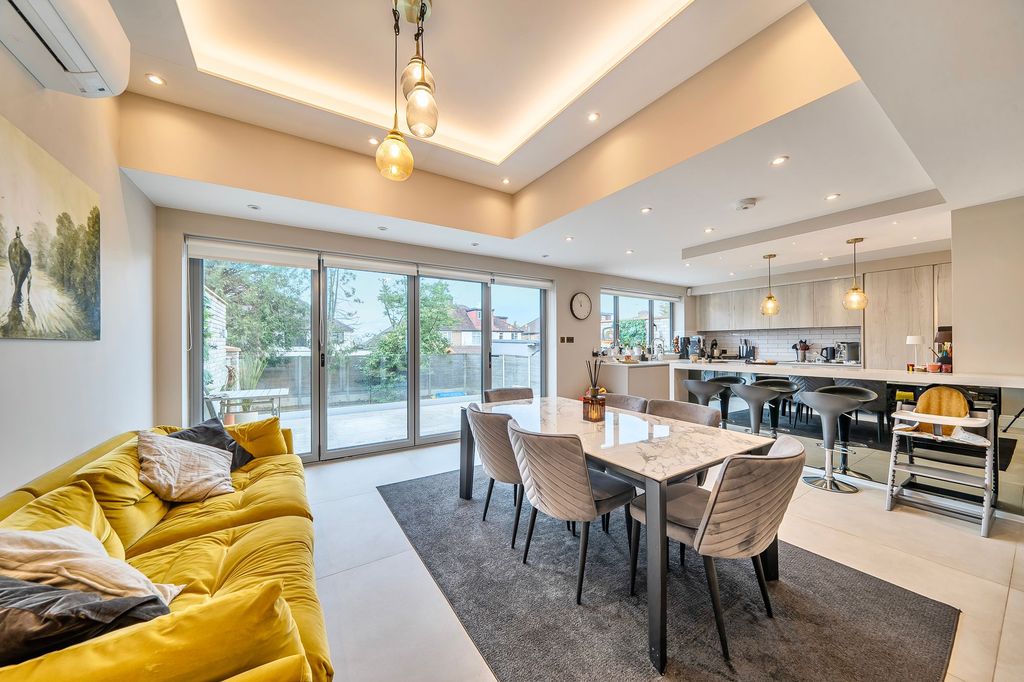 Property photo 2 of 18 Kitchen/Dining Area