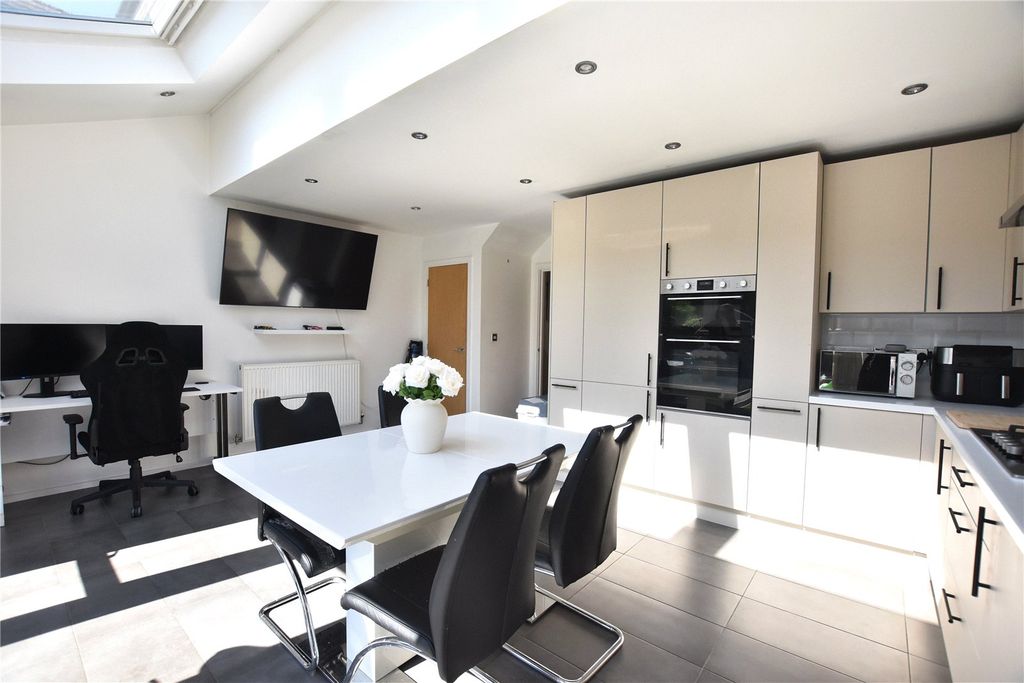 Property photo 3 of 21 Picture No. 18