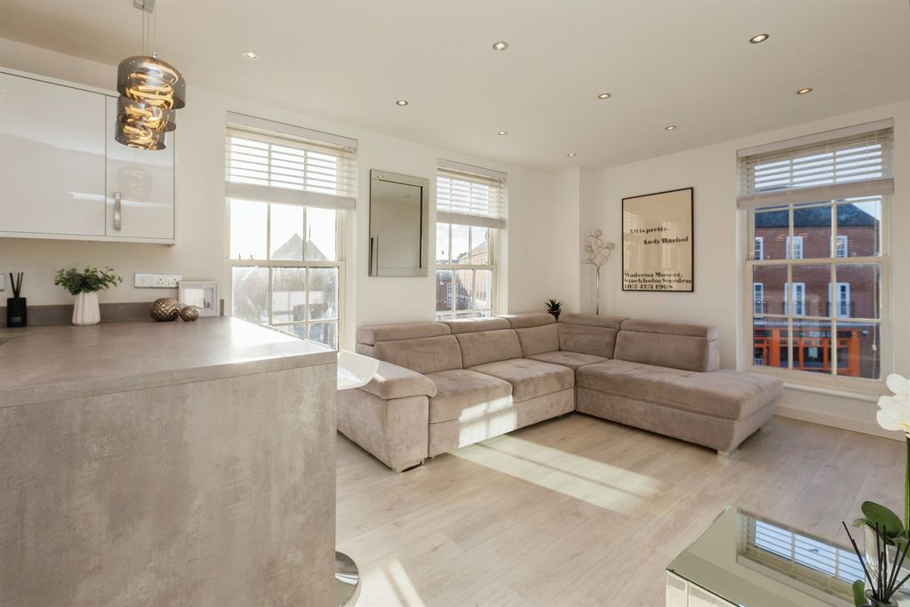 Property photo 3 of 18