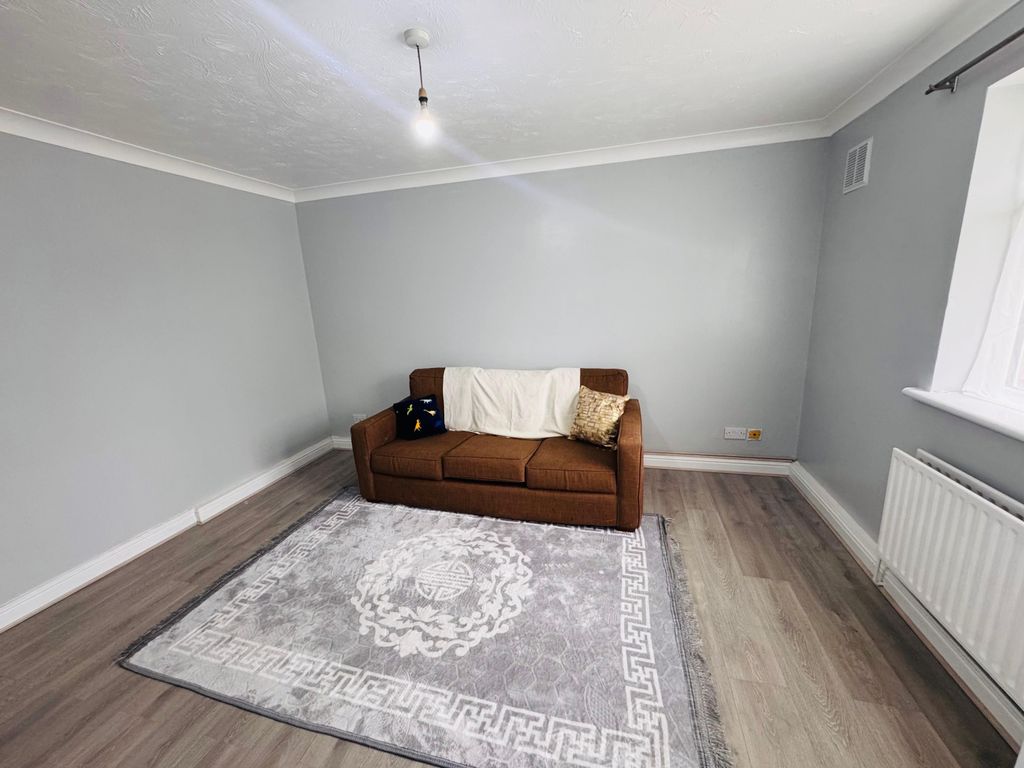 Property photo 3 of 12 Gallery