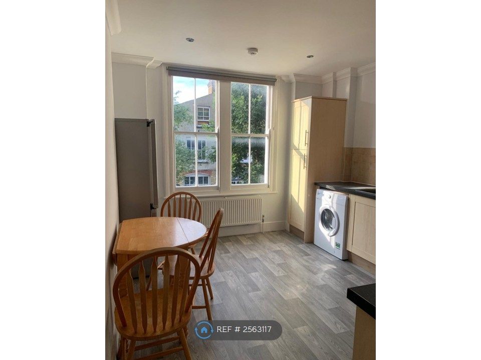 Property photo 2 of 11 Kitchen