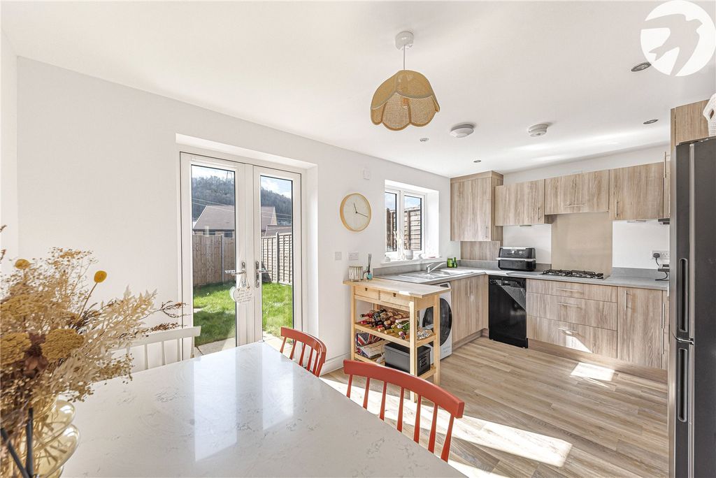 Property photo 3 of 18 Kitchen/Dining