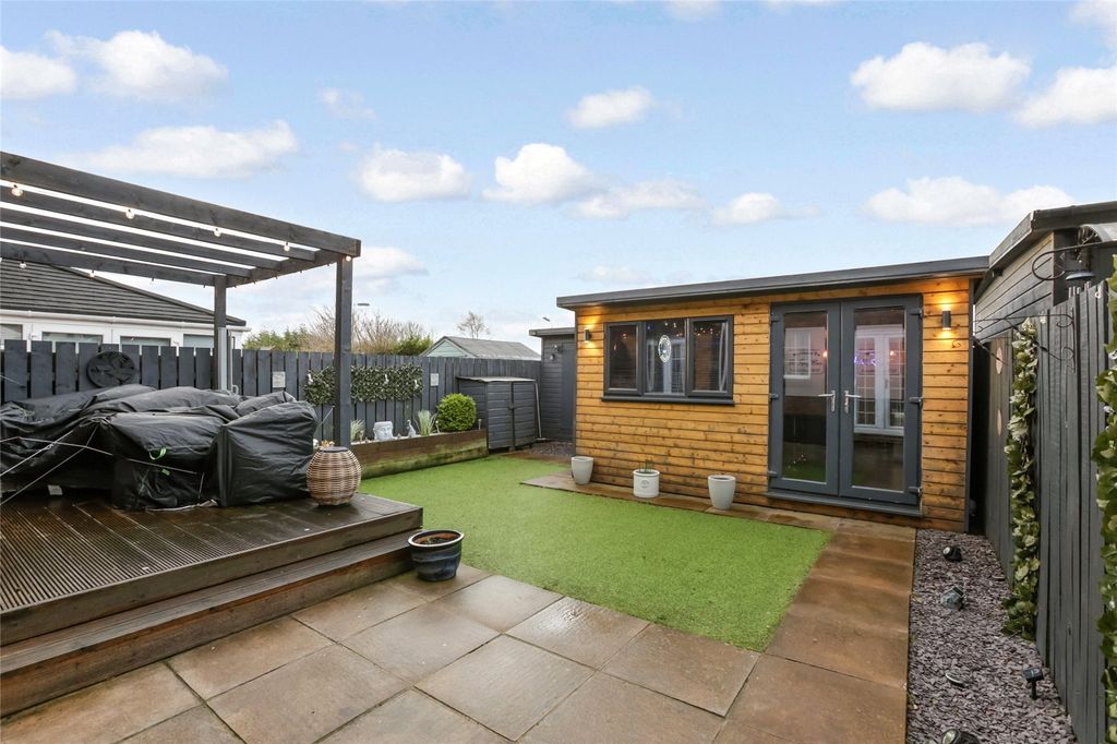 Property photo 2 of 24 Picture No. 21