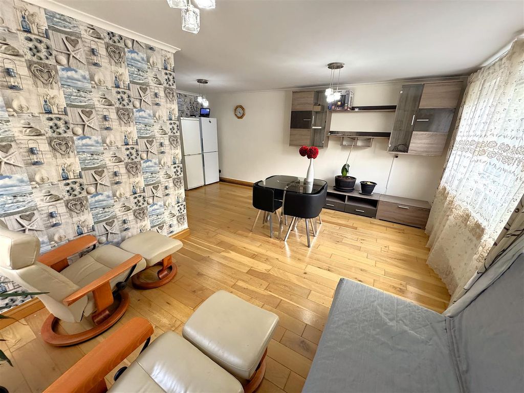 2 bed flat for saleDresden Close, Corby NN18 photo 5