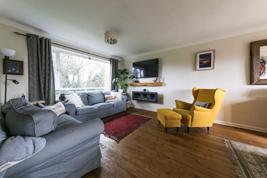 Property photo 3 of 15 Lounge.Jpg