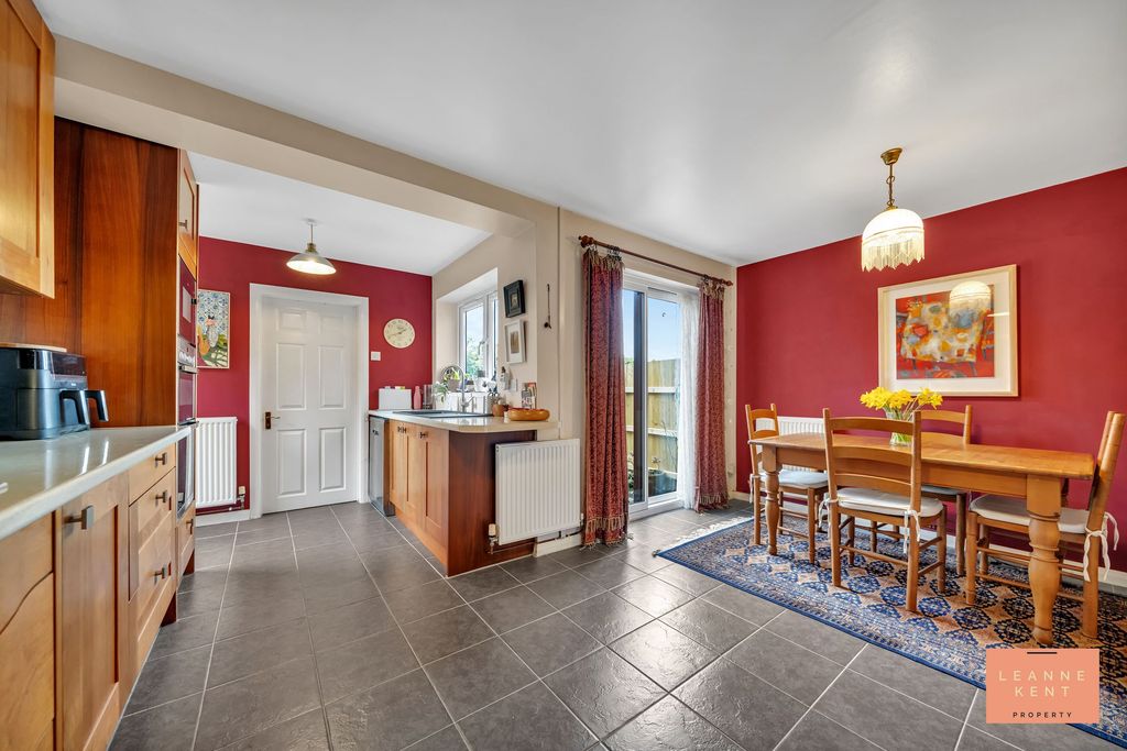 Property photo 3 of 34