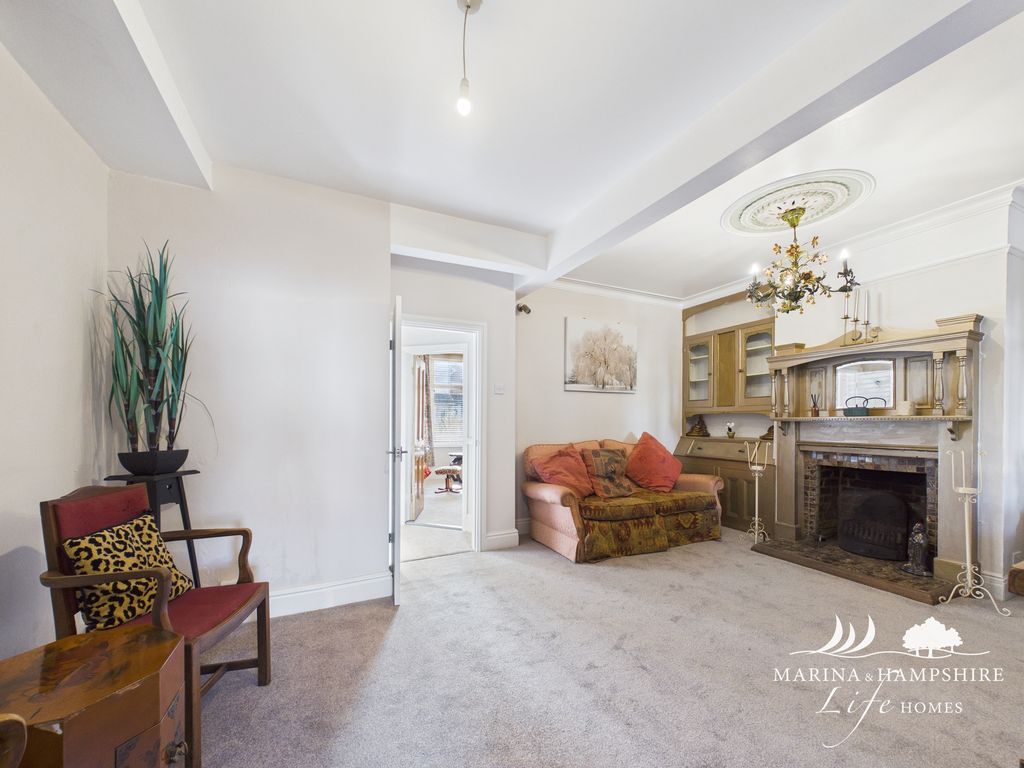 Property photo 3 of 38 Cam03915G0-Pr0043-Still010