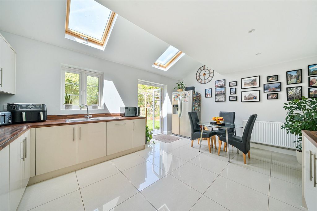 Property photo 2 of 14 Kitchen/Breakfast Rm