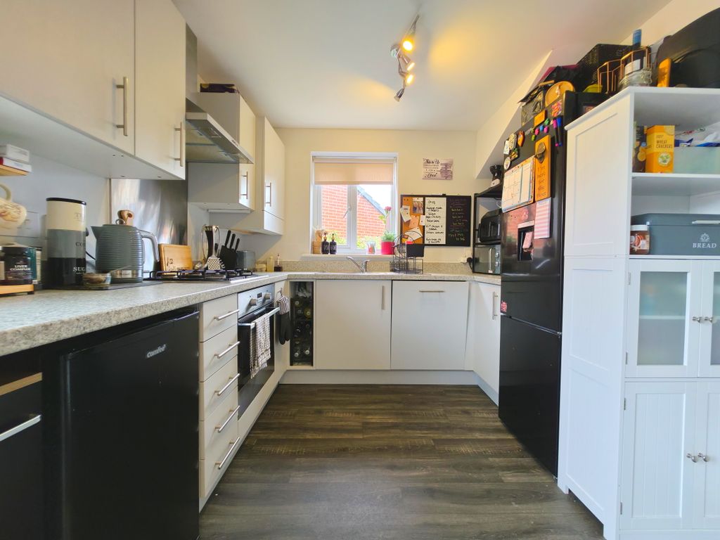 Property photo 2 of 32