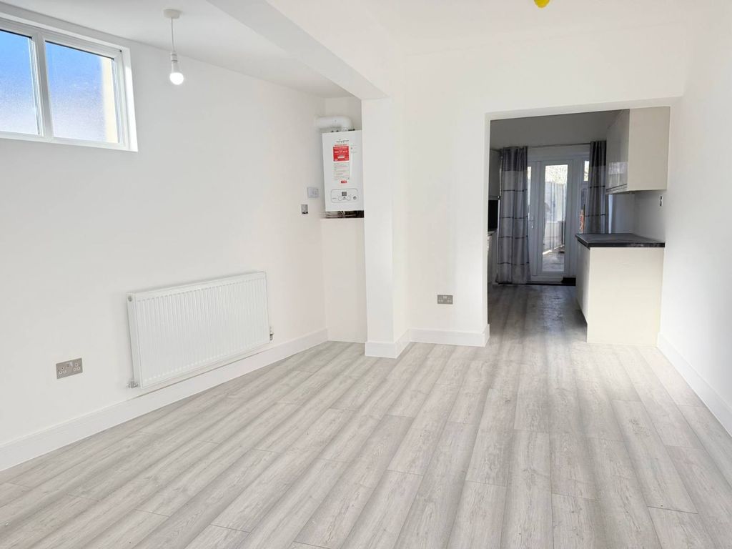 Property photo 3 of 11 Gallery