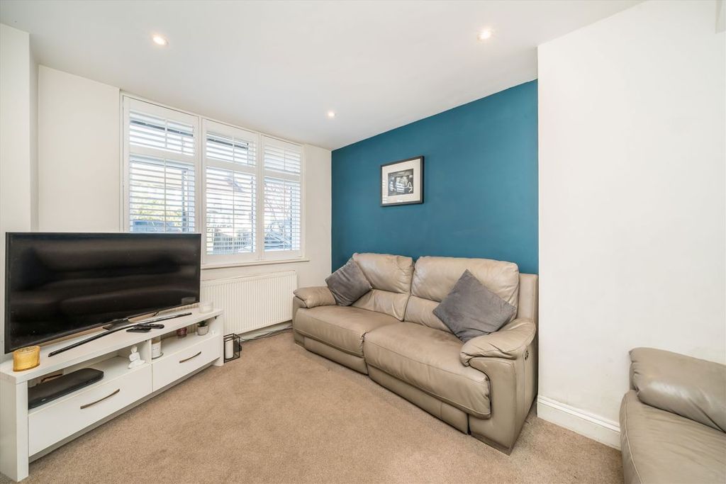 Property photo 2 of 8